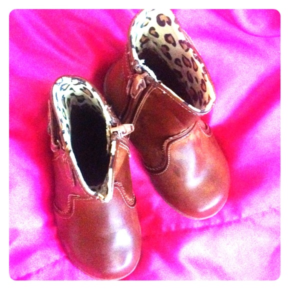Carter's girl boots