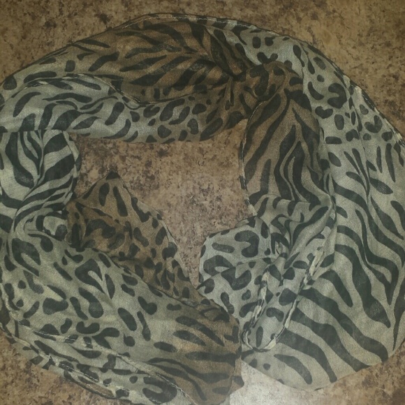 Animal Print Scar NWO - Picture 2 of 2