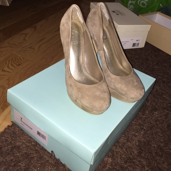 JESSICA SIMPSON mushroom suede pumps!