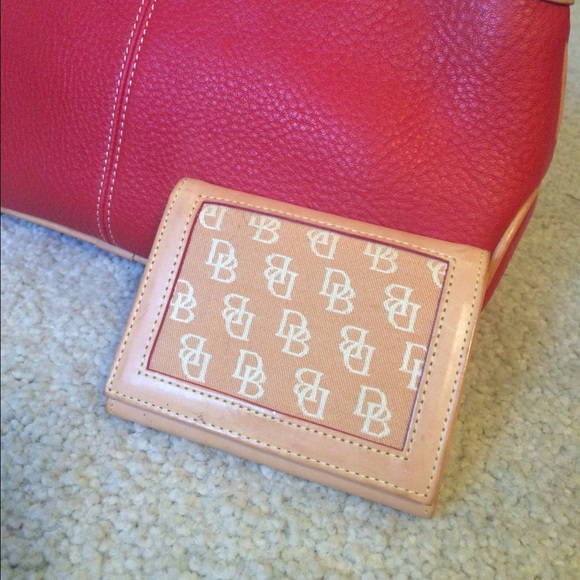 NWOT Dooney & Bourke wallet