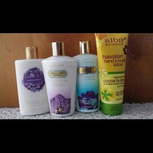 VICTORIAS SECRET LOTION BUNDLE-SMELLING SEXY!