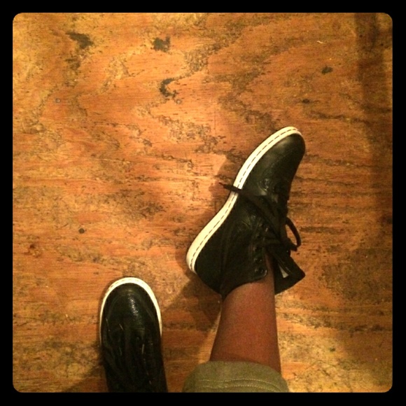 Black Nike shoes