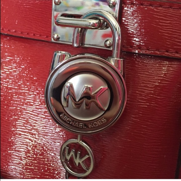 Red patent leather Michael kors handbag. - Picture 3 of 4