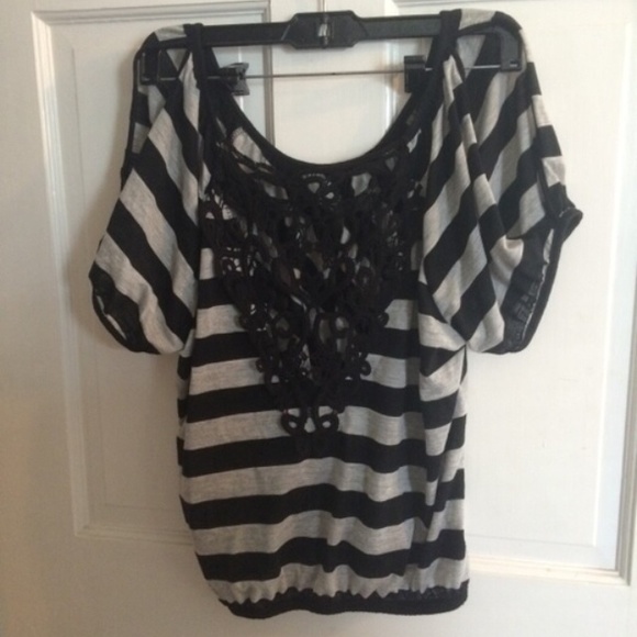 Dillards Lace Back Top - Picture 1 of 1