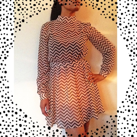 Forever 21 Dresses & Skirts - Chevron Striped Dress
