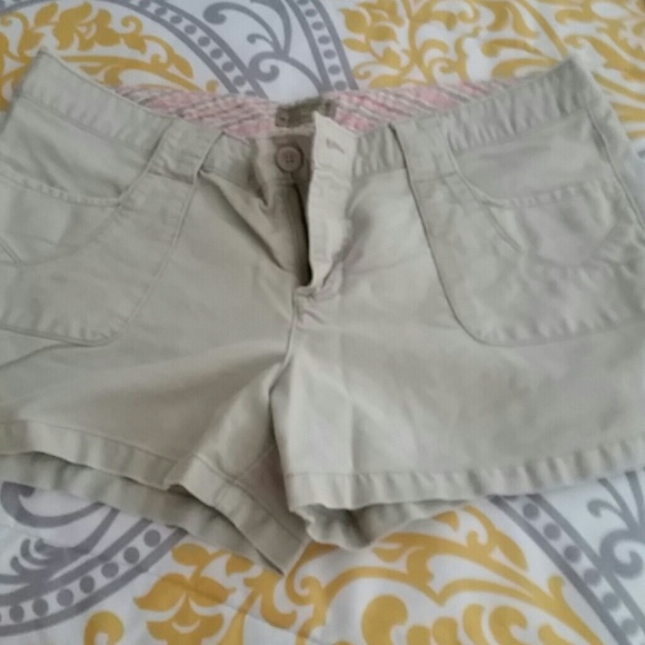 SOLD IN A BUNDLE Khaki American Eagle Shorts
