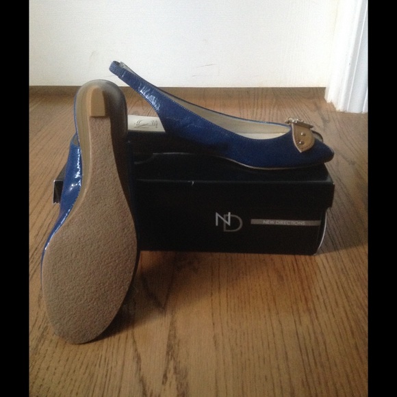 New Directions Blue Peep Toe Slingback Sandals - Picture 3 of 3