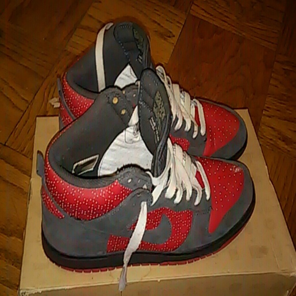 Nike Dunks Red/Grey - Picture 2 of 4