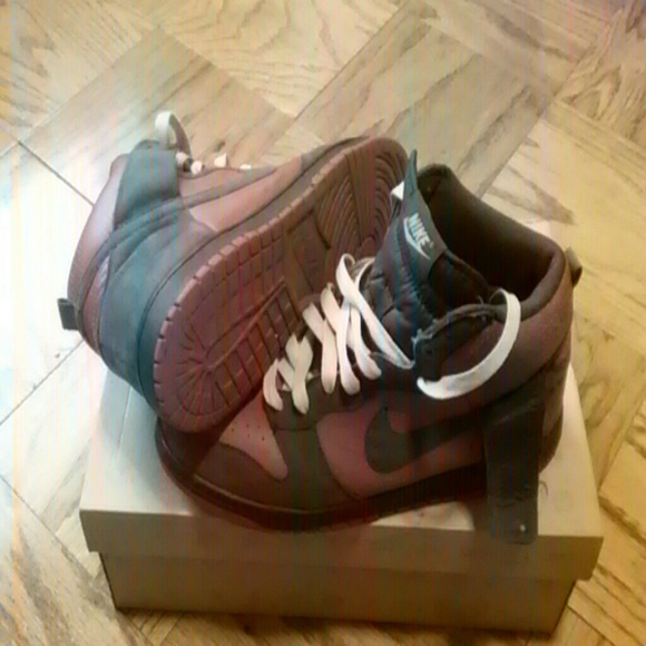 Nike Dunks Red/Grey - Picture 3 of 4