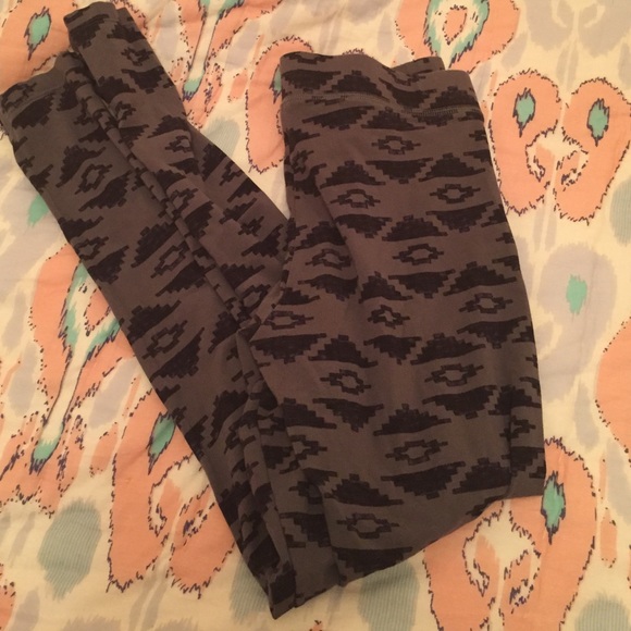 PINK by Victoria secret Aztec print leggings