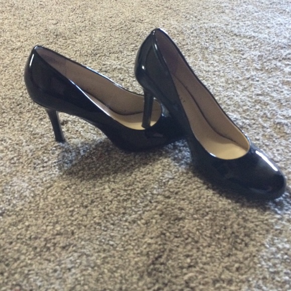 Black Rounded toe pumps - Picture 2 of 3