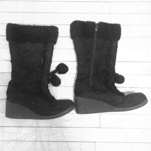 Black winter boots