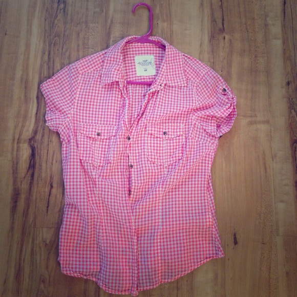 Pink gingham short-sleeved button down