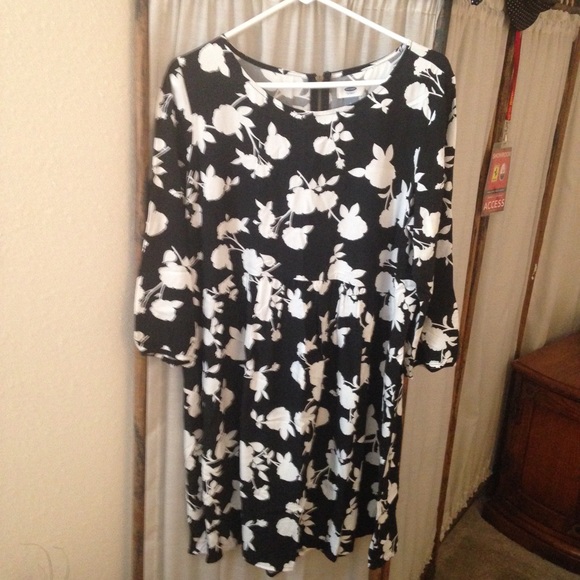 Cute simple Black and White Size Large Dress