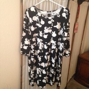 Cute simple Black and White Size Large Dress