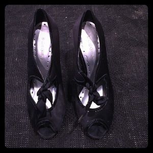 Black satin bcbg girls peep toe shoes