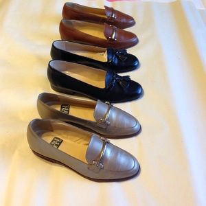 Flat shoes name brand