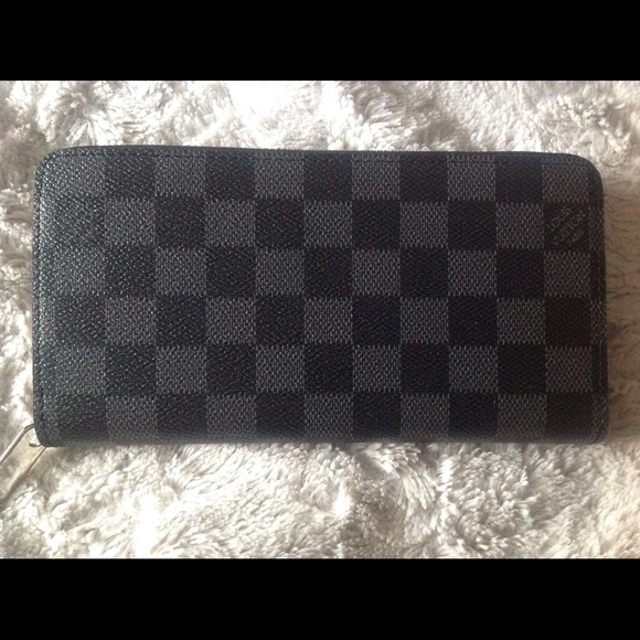 Damier graphite zippy wallet