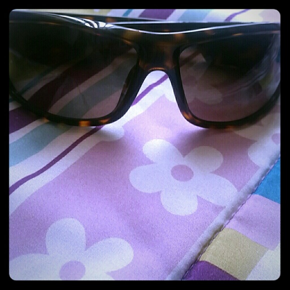 I\'m selling some Emporio Armani sunglasses