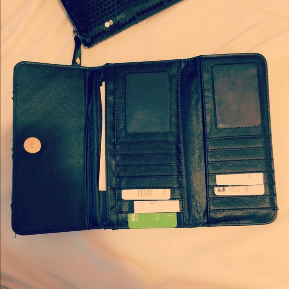 Wallet💕💜 - Picture 2 of 4