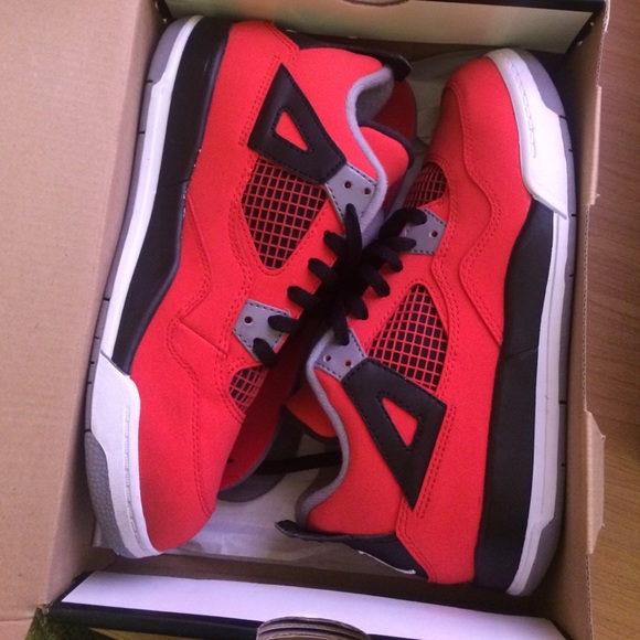 Jordan's 4 retro size 3