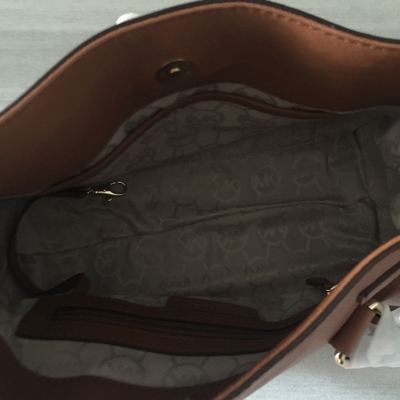 🚫Sold🚫 Michael Kor Hamilton Handbag - Picture 4 of 4