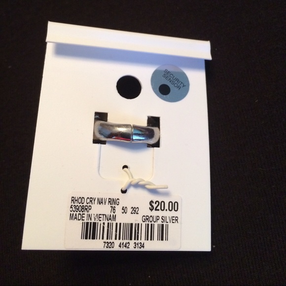 Silver ring. - Picture 2 of 2