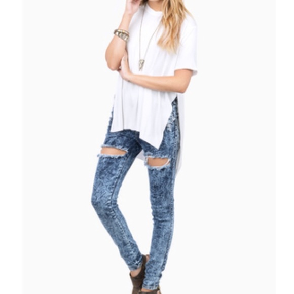 Oversized white tee
