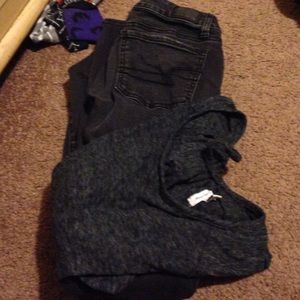 BUNDLE! Black American eagle jeans w grey AE top!
