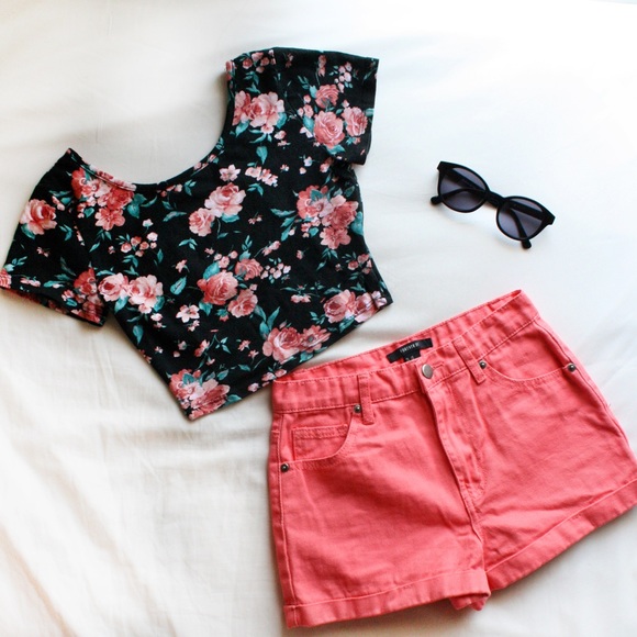 ❌SOLD❌Floral Crop Top