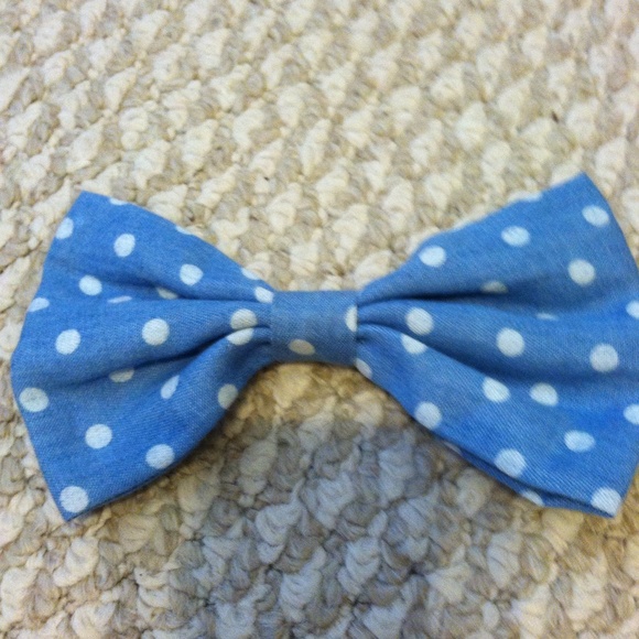 Blue & White Polka Dot Hairbow