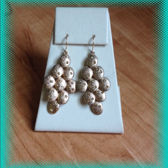 Textured golden chandelier earrings with crystals