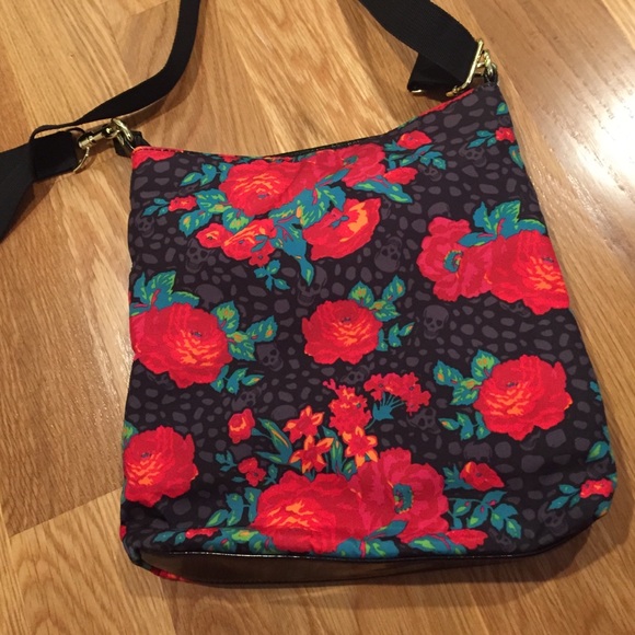 sOLD..Rose n skull print Crossbody! - Picture 3 of 4