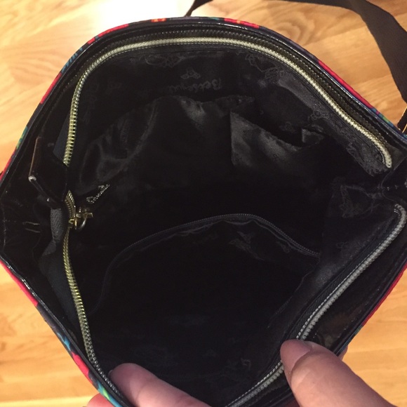 sOLD..Rose n skull print Crossbody! - Picture 4 of 4