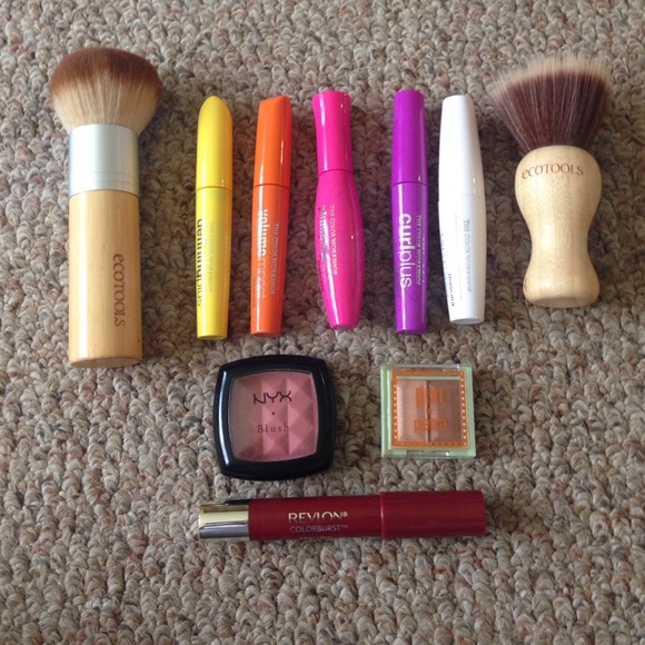 Makeup and brushes bundle!