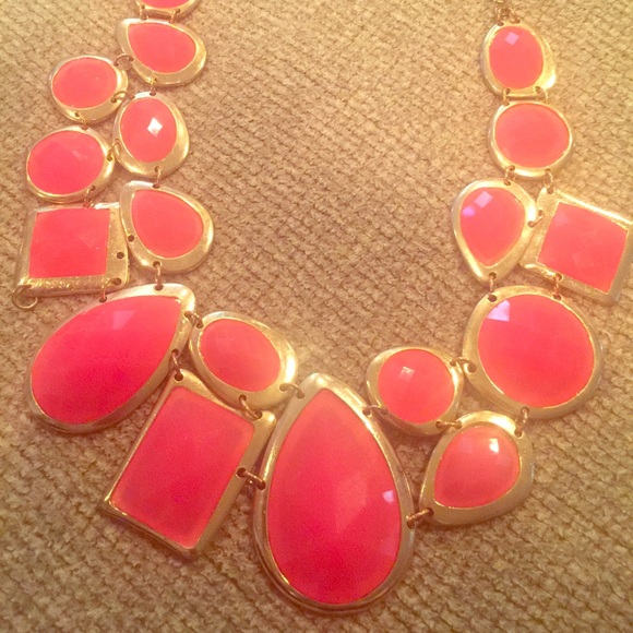 🚫SOLD ON MER🚫💋MACYS Hot pink necklace