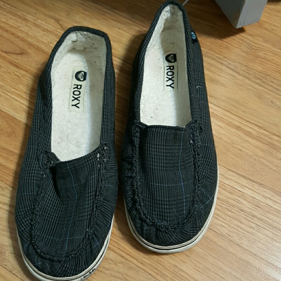 Fuzzy slipper shoes roxy size 8 BEST OFFER!!!!!!!!