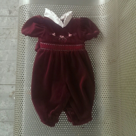 Baby clothing - Picture 1 of 2