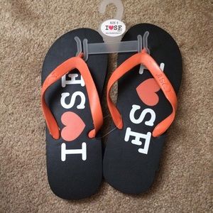 NEW! I love San Fran flip flops !