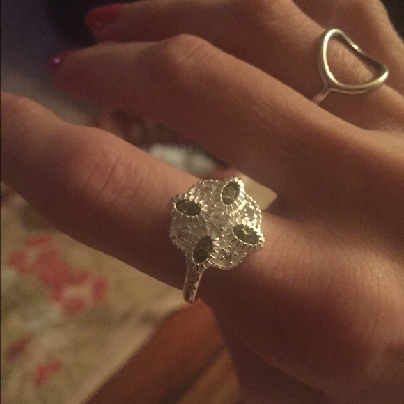 Sterling ring size 9 - Picture 1 of 4