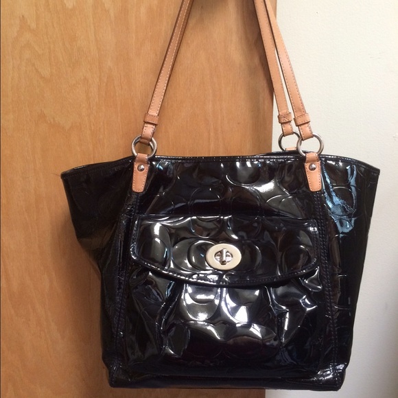 Coach Lg Patent Leather purse
