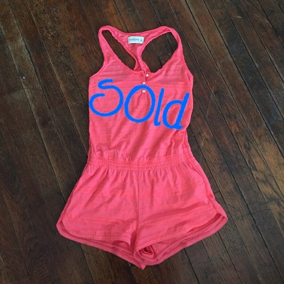🚫SOLD🚫Hot pink romper size S