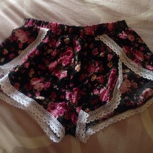 Floral shorts with white lace