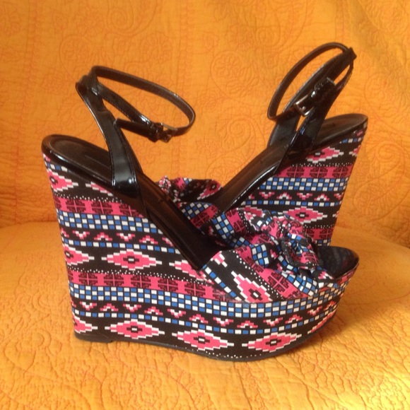 Aztec heels! - Picture 2 of 4