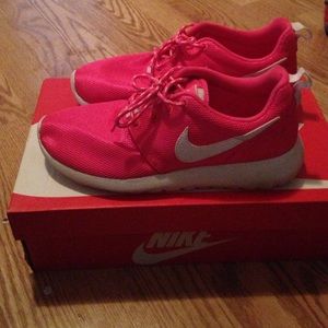 Hyper pink nike roshe runs