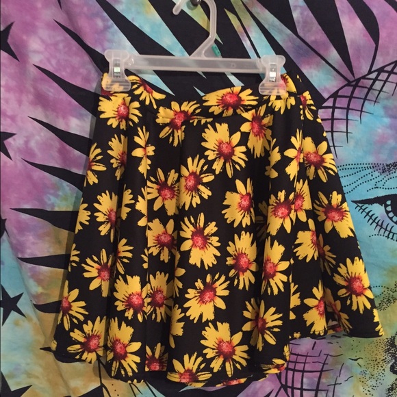 Daisy skater skirt