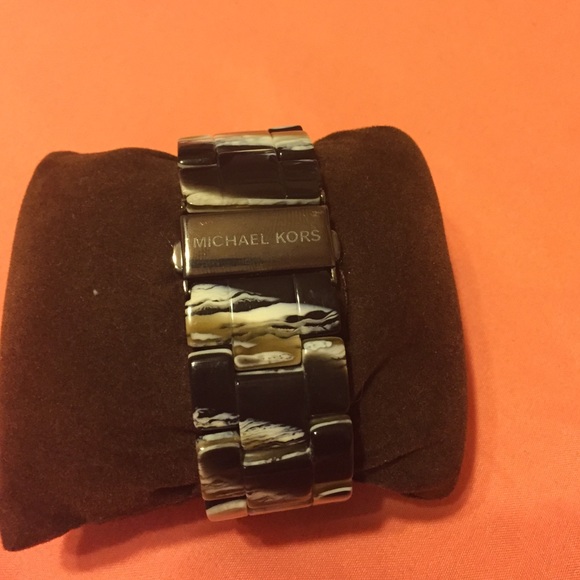 Watch main image 4