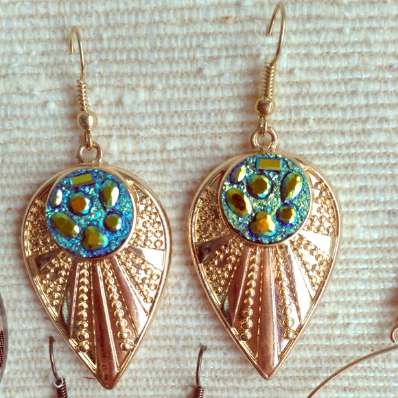 🎉Host Pick!🐬🐠 BLUE, GREEN & GOLD EARRINGS