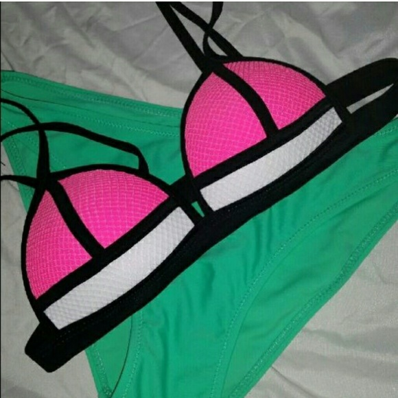 ♡♡♡ SOLD Inspired Triangle swimwear - Picture 2 of 2