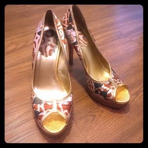 Aldo Peep toe statement pump